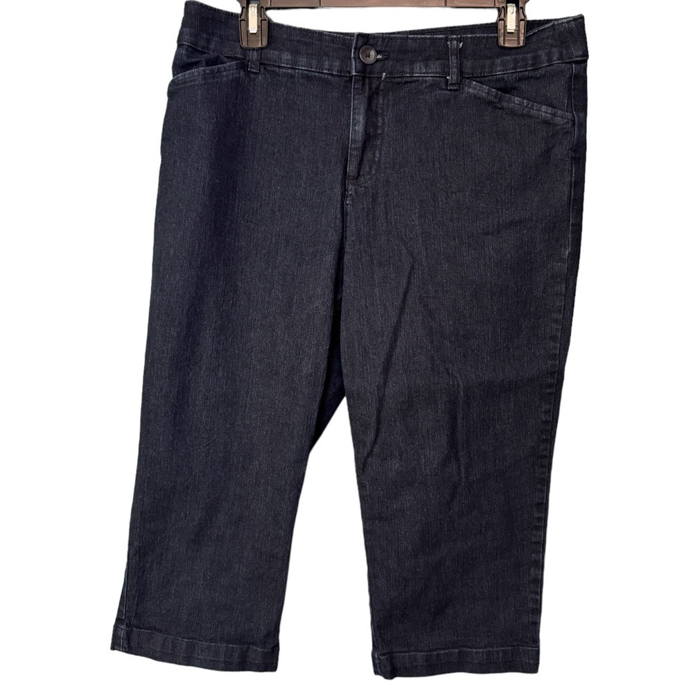 St. John’s Bay Dark Wash Blue Denim Mid Rise Capri Jeans. Women’s 10 (31x19)